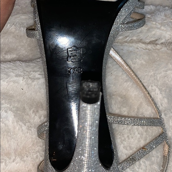 Silver open toe Heels - Picture 4 of 4